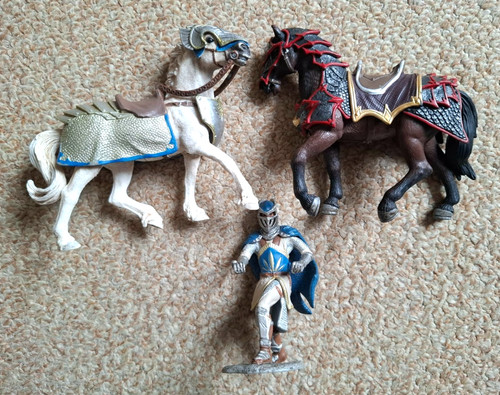 Schleich knights horses - &,