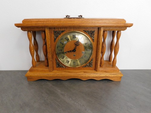 Vintage oak mantle clock - oak,