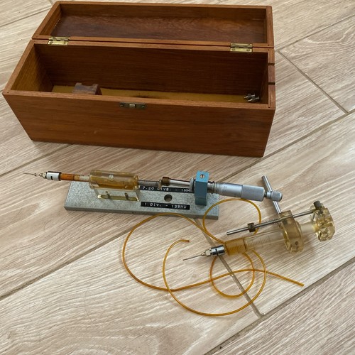 Moore wright micrometer with - &,