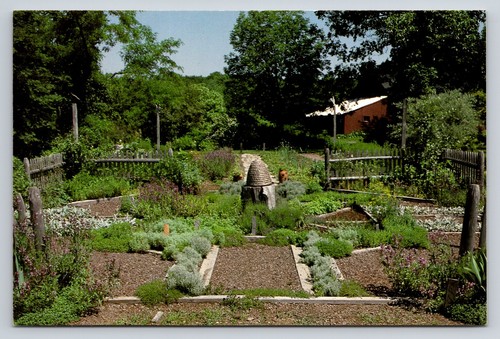 Caprilands 18th century garden - caprilands,