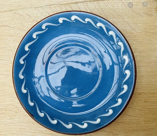Torqueypottery saucer aller - ,