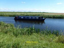Photo 12x8 Narrow boat heading