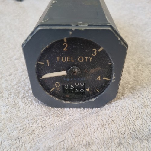 Aircraft fuel quantity - aircraft,