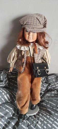 Haunted porcelain doll vessel - ,
