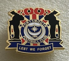 Smart  & Collectable Portsmouth Supporter Enamel Badge - Lest We Forget - Pompey
