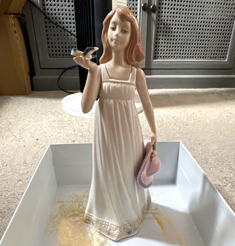 Nadal porcelain girl holding - nadal,