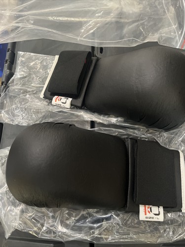 Knock out sport karate - out, mitts