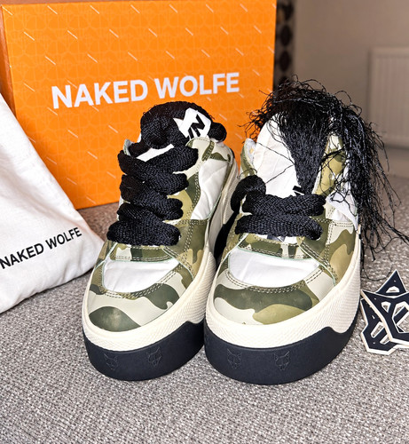 Naked wolfe skyline - wolfe,