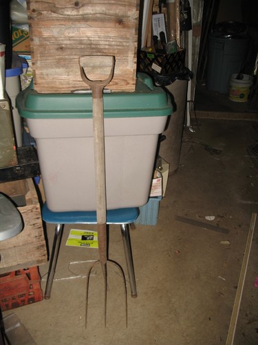 Vtg garden straw hay - straw, &