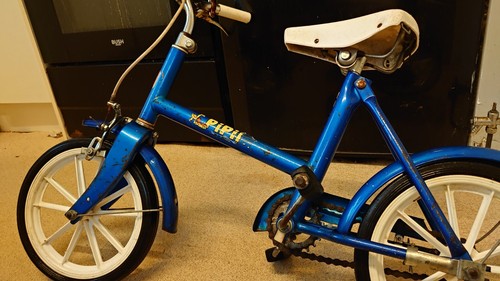Old vintage push bike pipin - old,