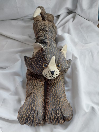 Dora designs feline - dora,
