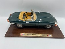 Bburago  3516 Green Jaguar E Type Cabriolet 1961 with Wooden Plinth in Box