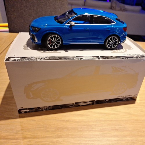 Minichamps audi rsq3 - audi,