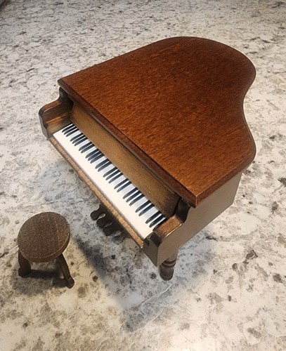 Baby grand piano - baby, music