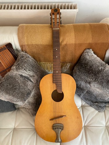 Picasso like vintage - vintage, acoustic