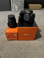 Sony Alpha A7R v Mirrorless
