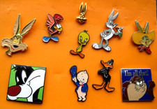 WARNER BROS cartoon BUGS BUNNY TAZ SYLVESTER TWEETY vintage 1990s pin BADGES