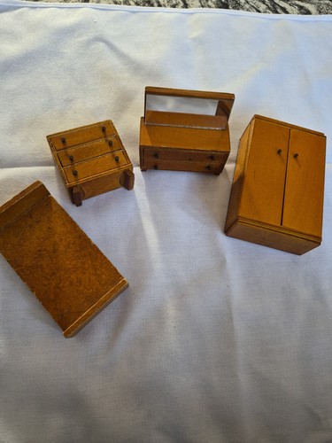 Vintage dolls house wooden - dolls,