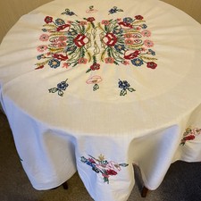 Vintage Hand Embroidered Floral Round Tablecloth 42 ins