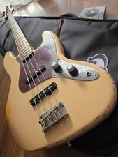 Fender Roadworn Flea Jazz Bass