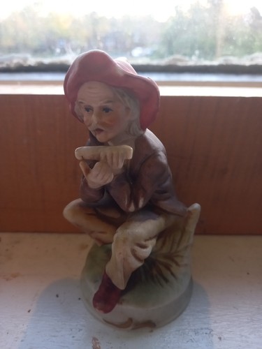 Porcelain figurine old - an,