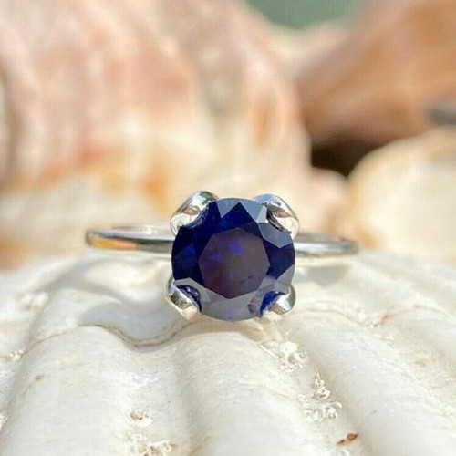 Round cut blue sapphire - ct,