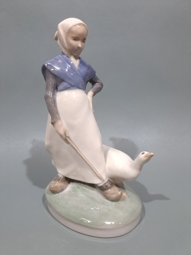 Royal copenhagen figure girl - royal,