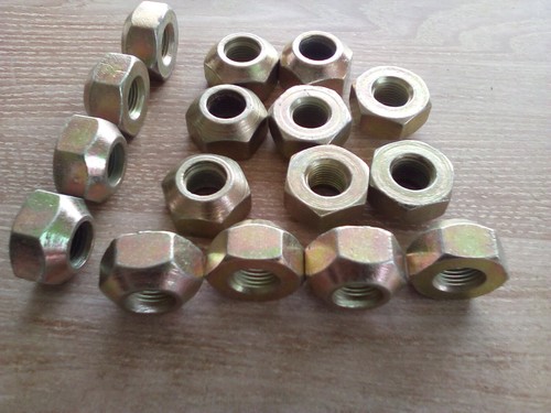 Rear wheel nuts for 135 - rear,