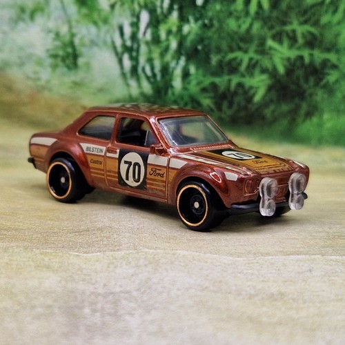 Hot wheels ford - hot,