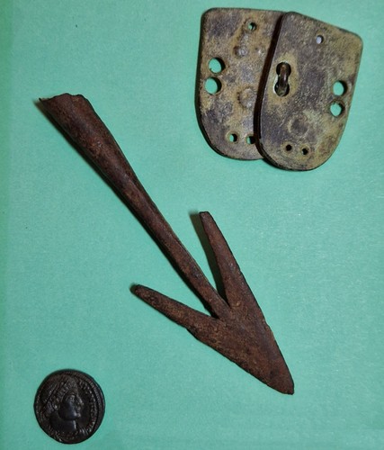 Different roman artifacts - different,