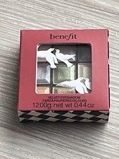 BENEFIT VELVET EYESHADOW