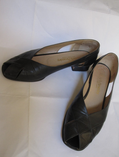 Russell bromley vintage peep - &,