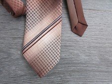 Brown Pattern Design Retro