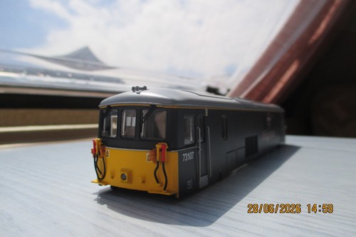 Dapol class bodyshell - 73, only