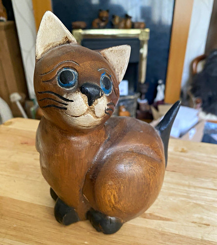 Wooden brown cat figurine - brown,