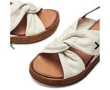 MODA IN PELLE ‘KALMIA’ OFF WHITE TWIST LEATHER SANDALS. SIZE 8 (42)