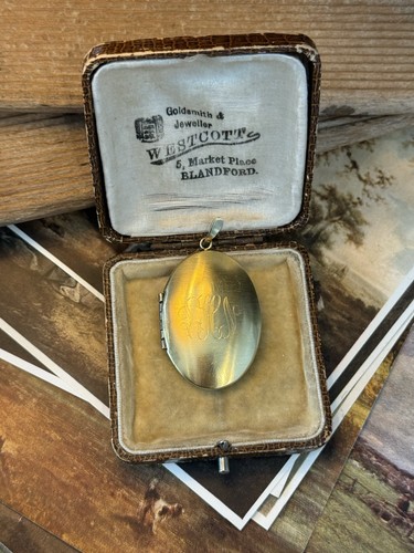 Old vintage pinchbeck locket - vintage,