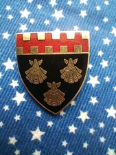 VINTAGE PONTELAND HIGH SCHOOL NORTHUMBERLAND ENAMEL  BADGE (A209)