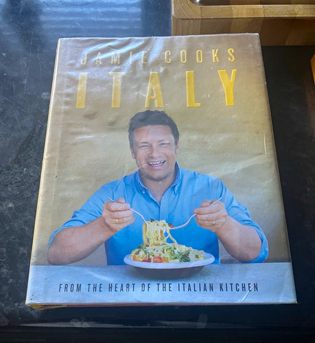 Jamie oliver cooks - oliver, italy