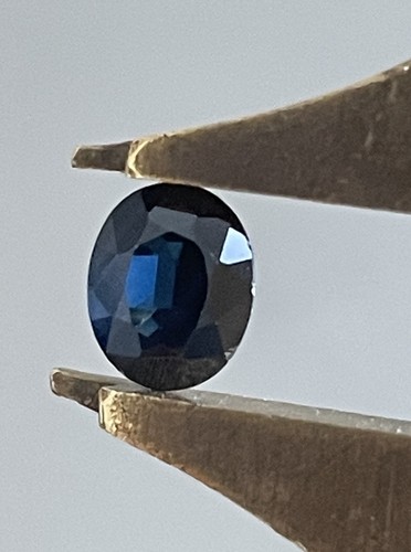 69ct natural sapphire - 0.69ct, loose