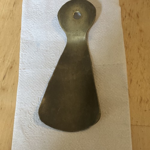 Brass shoe horn - /,