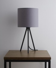 Leena Tripod Table lamp in