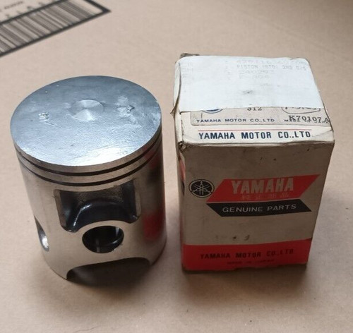 Genuine yamaha rs125 piston - yamaha,