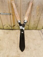 Vintage Garden Shears Headge