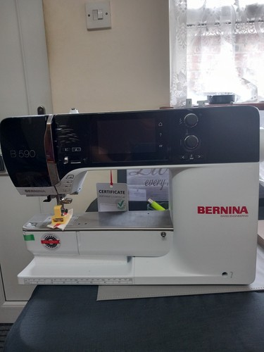 Bernina 590 sewing maching