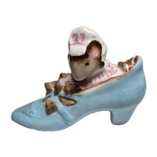 Old Women Who Lived in a Shoe-