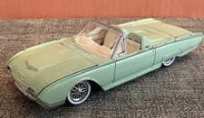 1961 Ford Thunderbird Solido