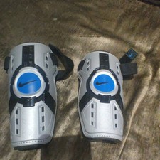 Nike T90 Size Large Shin Pads