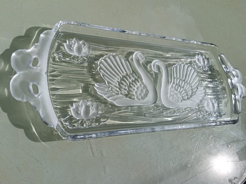 Vintage frosted glass swan - vintage,
