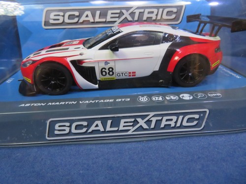 New scalextric c3719 aston - new,